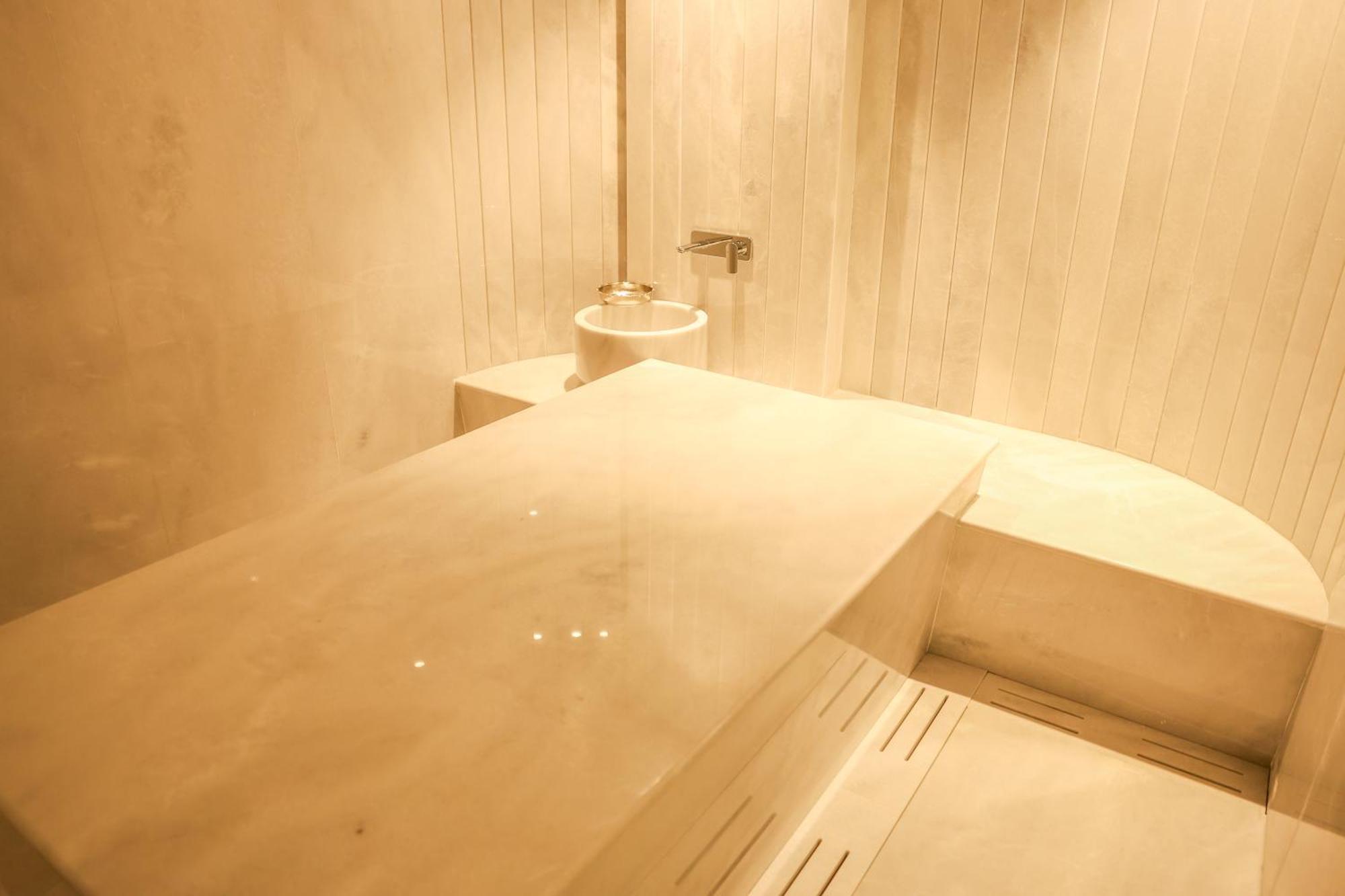 Otel Four Hills 3*