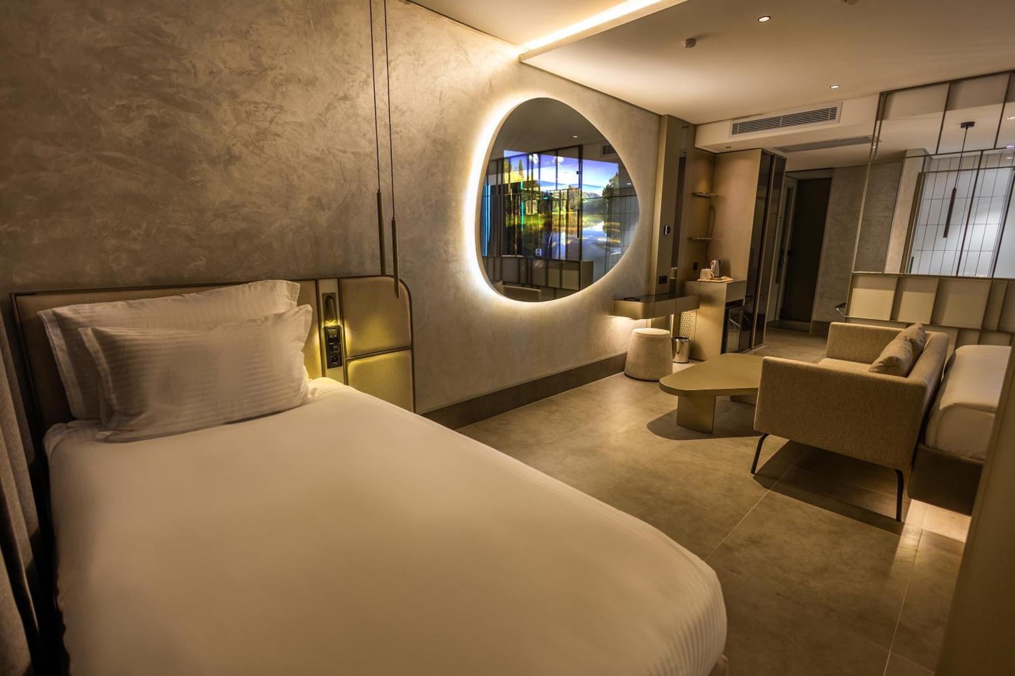 Otel Four Hills 3*